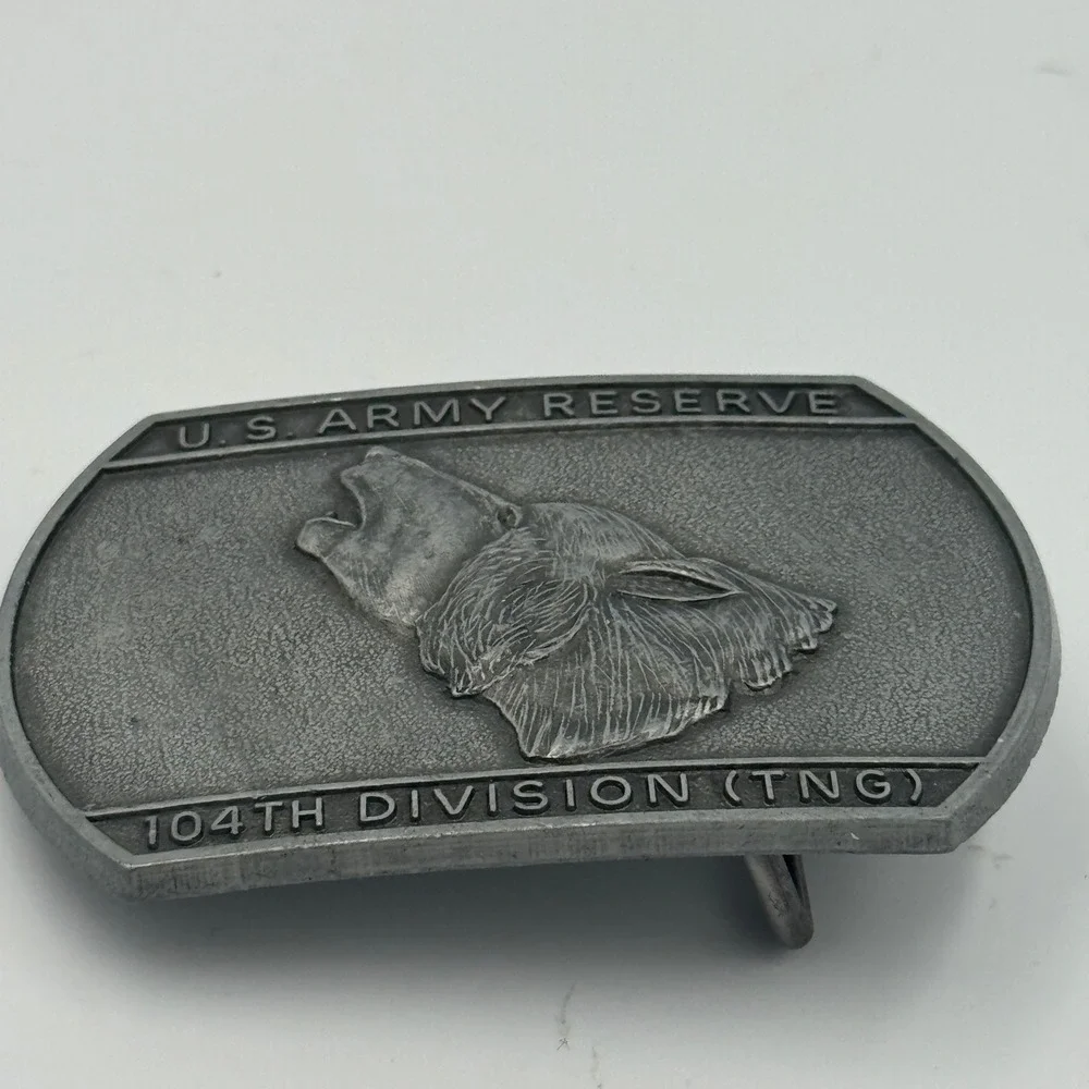 US Army Reserve 104th Division TNG Howling Timberwolf Belt Buckle Vintage Silver
